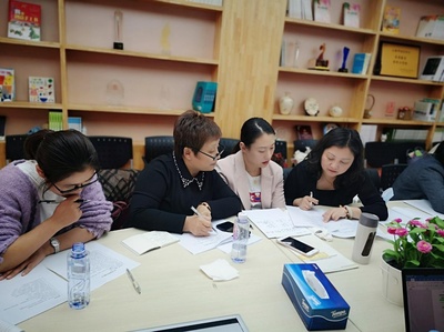 躍然圖上 攜手十余校舉辦幼小銜接家庭教育研討會，為家長提供專業咨詢服務